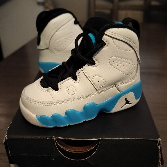 4 Pairs of Jordans